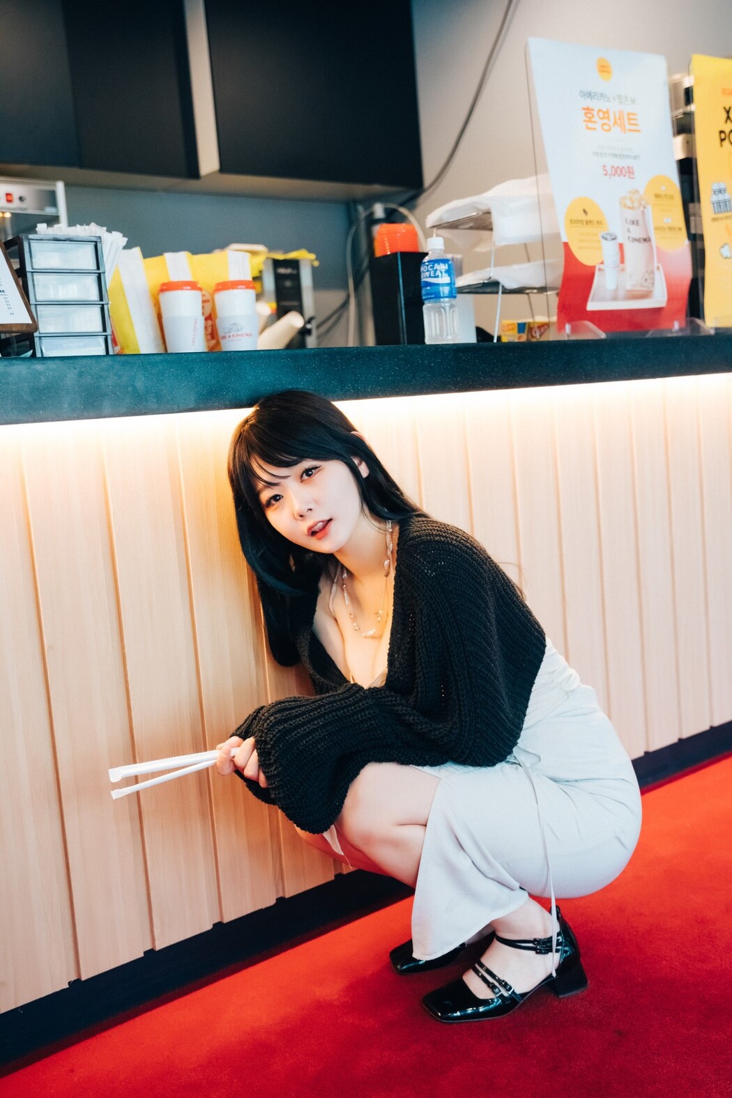 Loozy Zia 지아 – XXX In The Theater