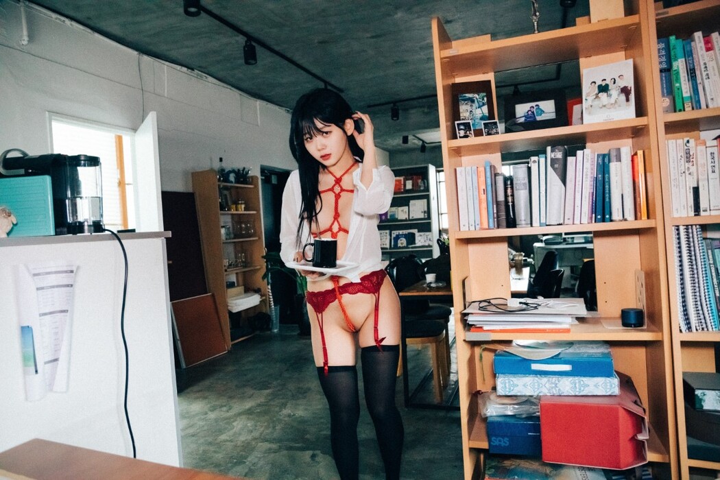 Loozy Zia 지아 – Office slave A