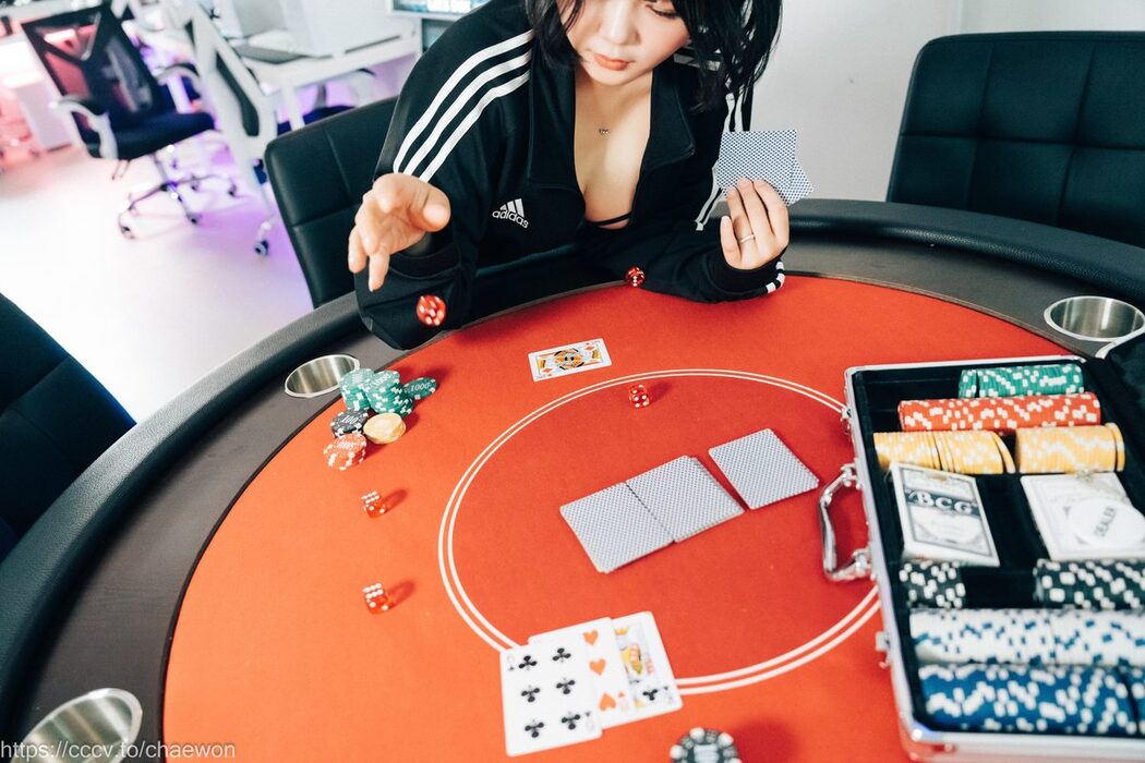 Loozy Zia 지아 – PC Room With SP A