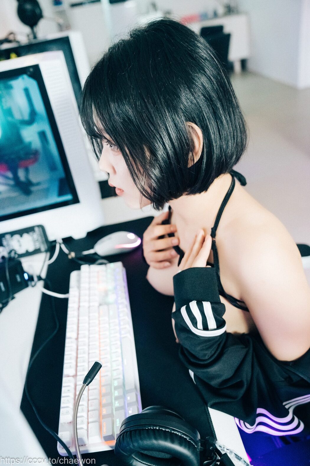 Loozy Zia 지아 – PC Room With SP B