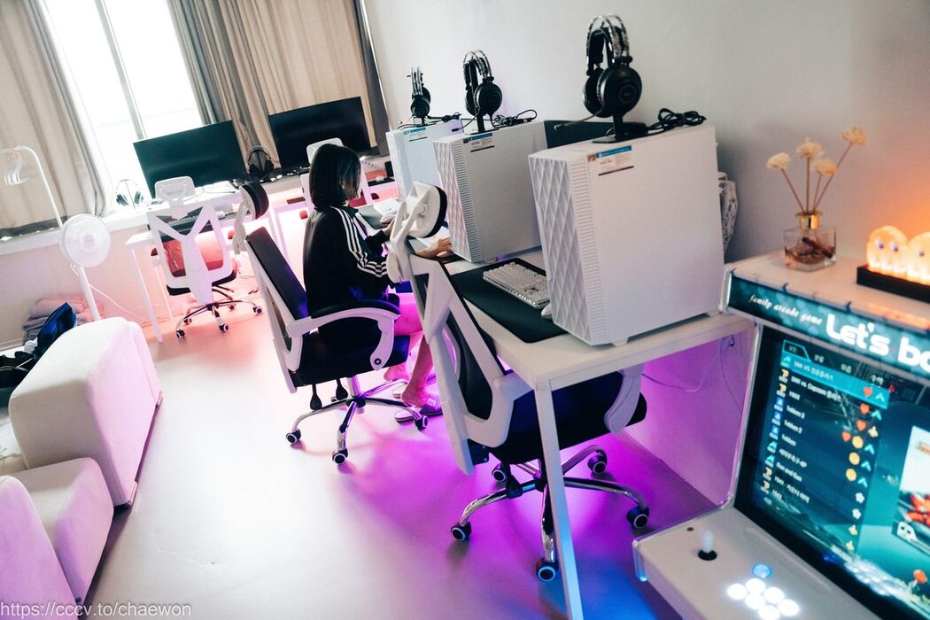 Loozy Zia 지아 – PC Room With SP A