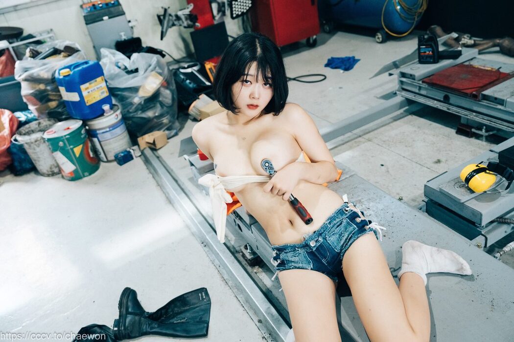Loozy Zia 지아 – Garage Girl A