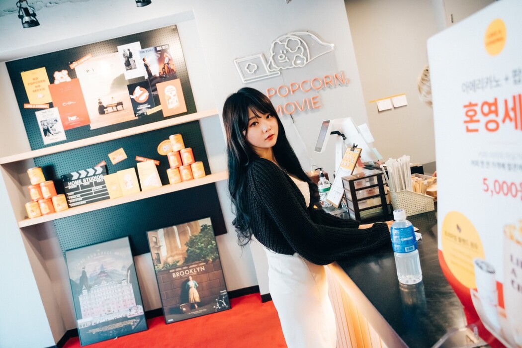 Loozy Zia 지아 – XXX In The Theater
