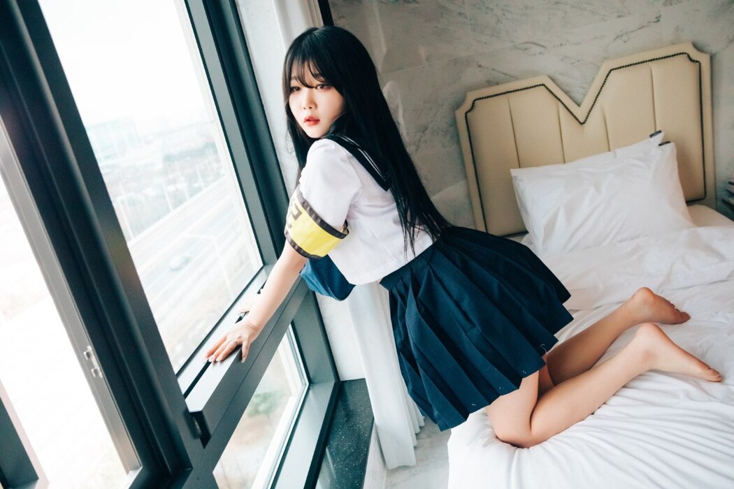 Loozy Zia 지아 – Extra Visible