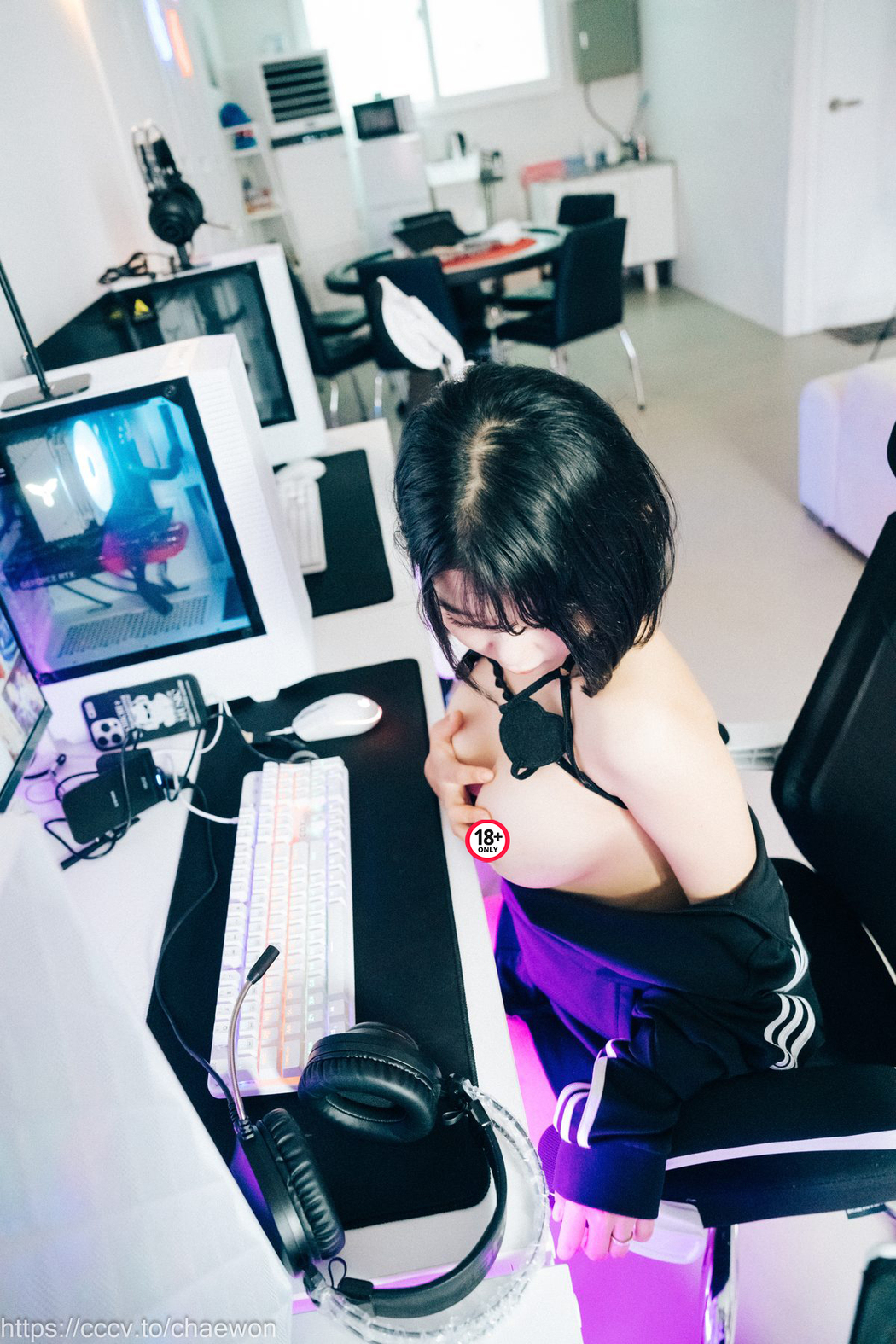 Loozy Zia 지아 – PC Room With SP B