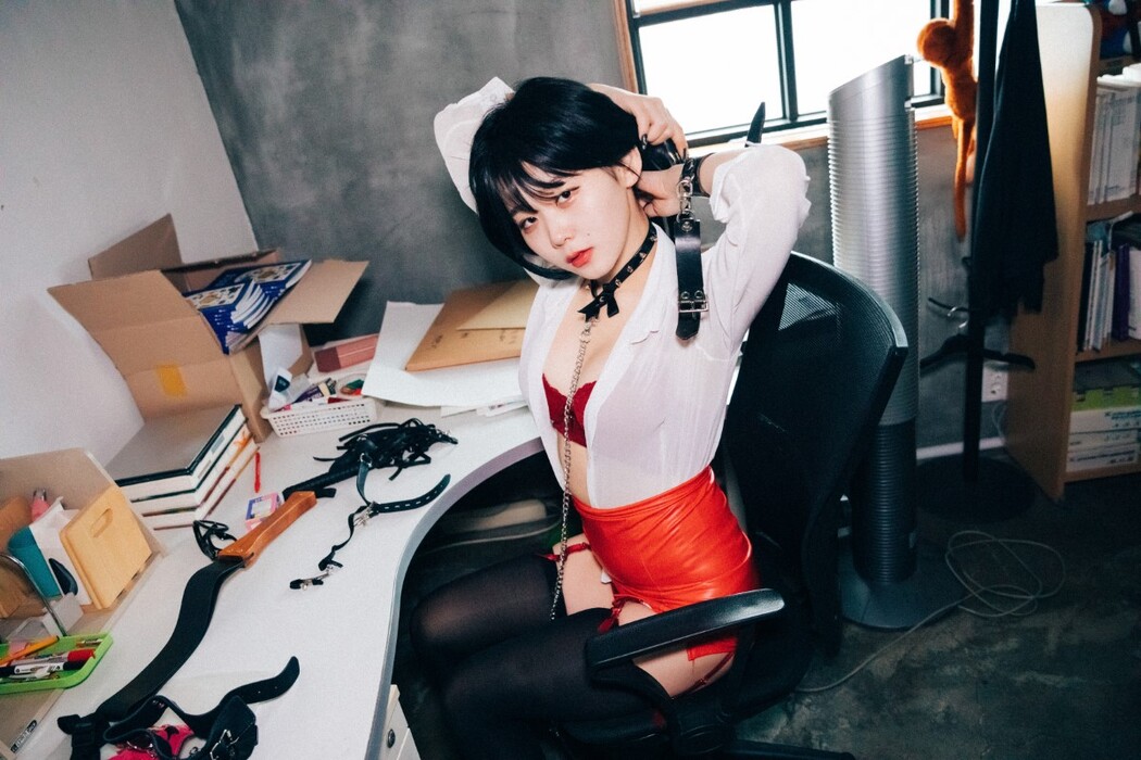 Loozy Zia 지아 – Office slave B