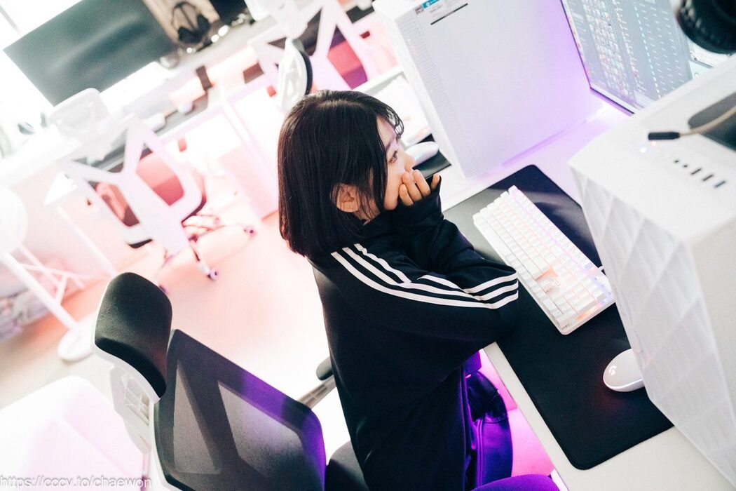 Loozy Zia 지아 – PC Room With SP A