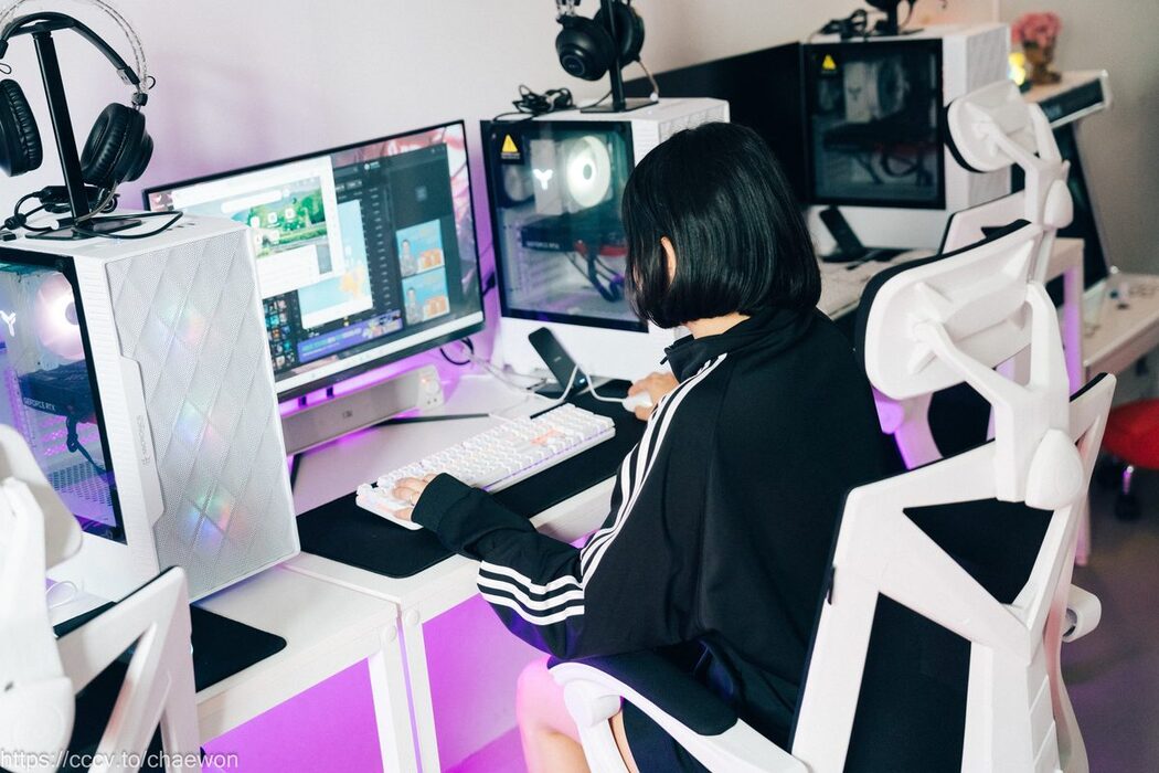 Loozy Zia 지아 – PC Room With SP A