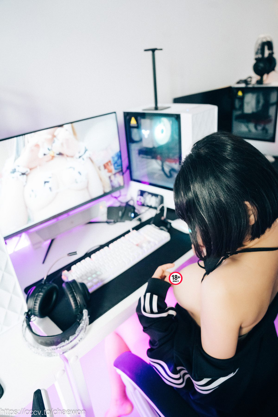 Loozy Zia 지아 – PC Room With SP B