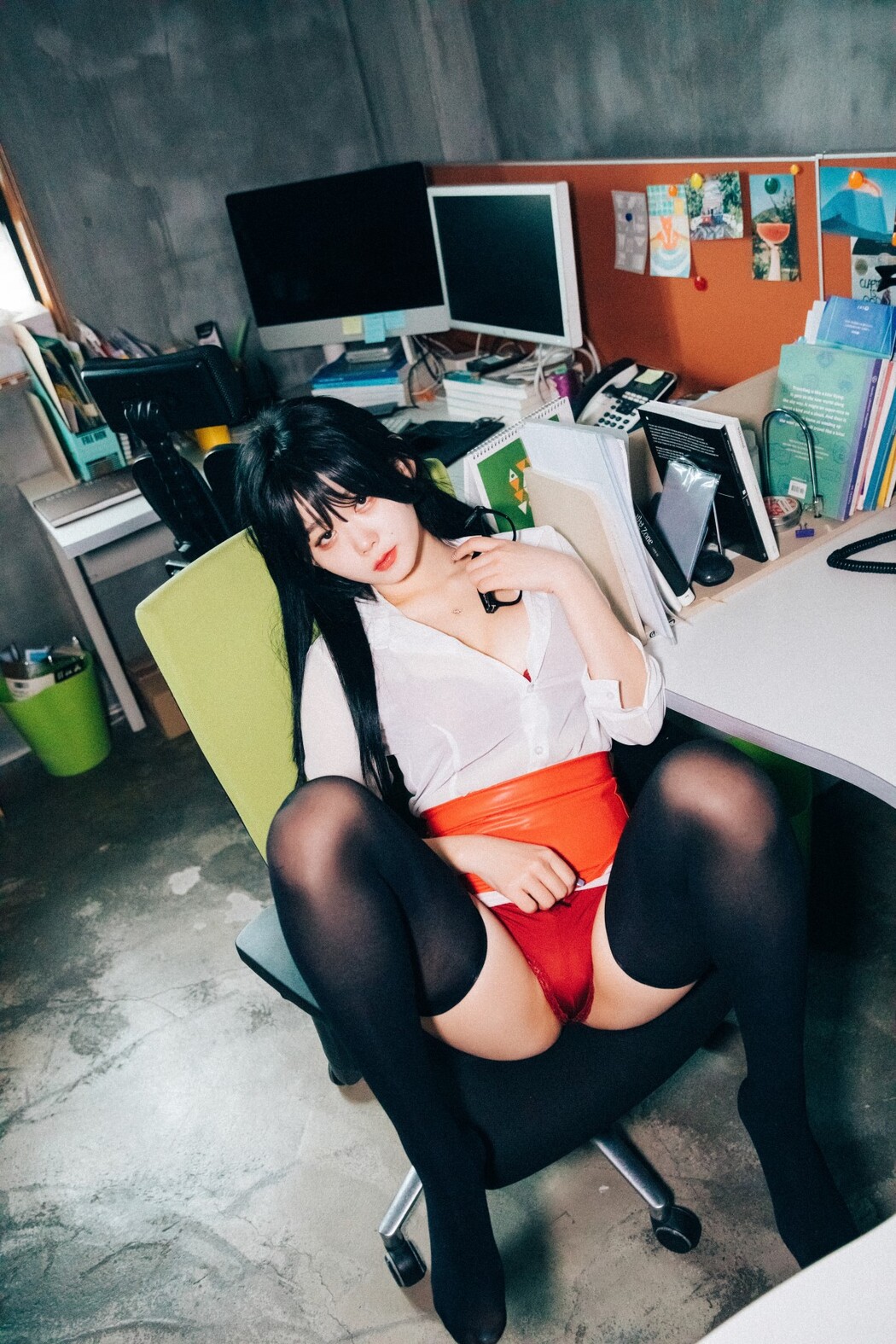 Loozy Zia 지아 – Office slave B