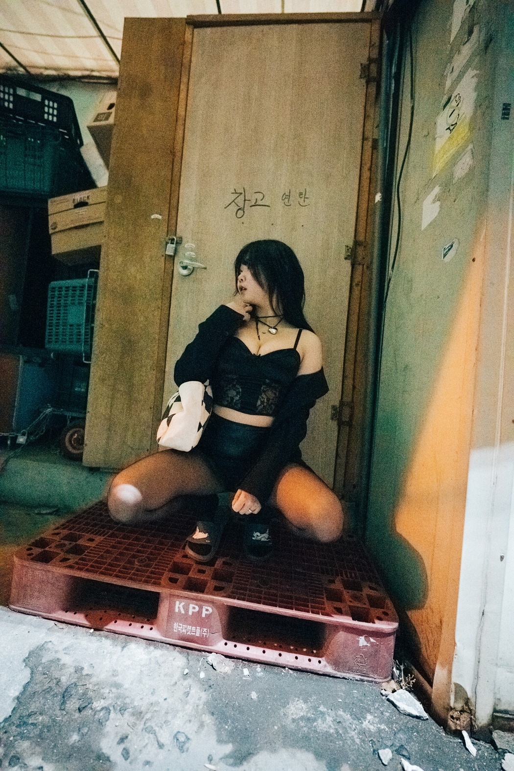 Loozy Zia 지아 – XXX At Night Road B