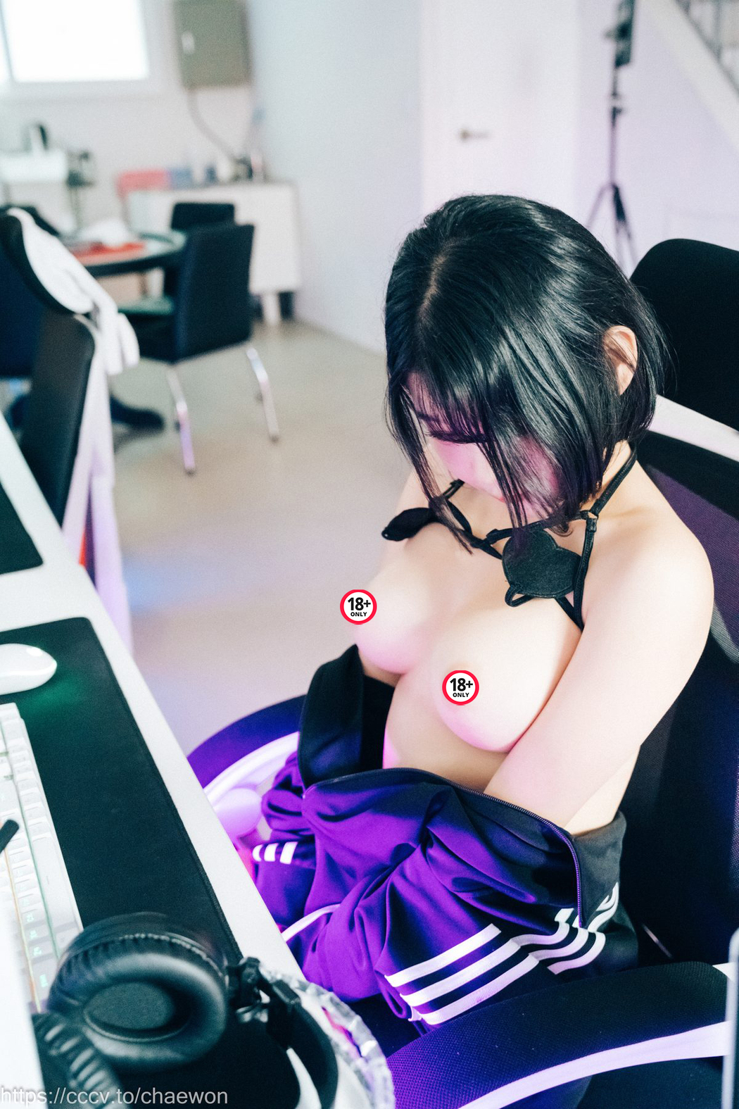 Loozy Zia 지아 – PC Room With SP B