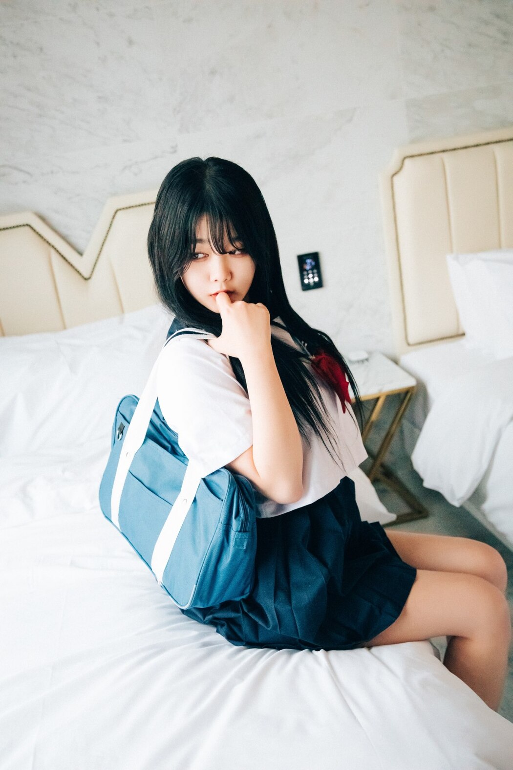 Loozy Zia 지아 – Extra Visible