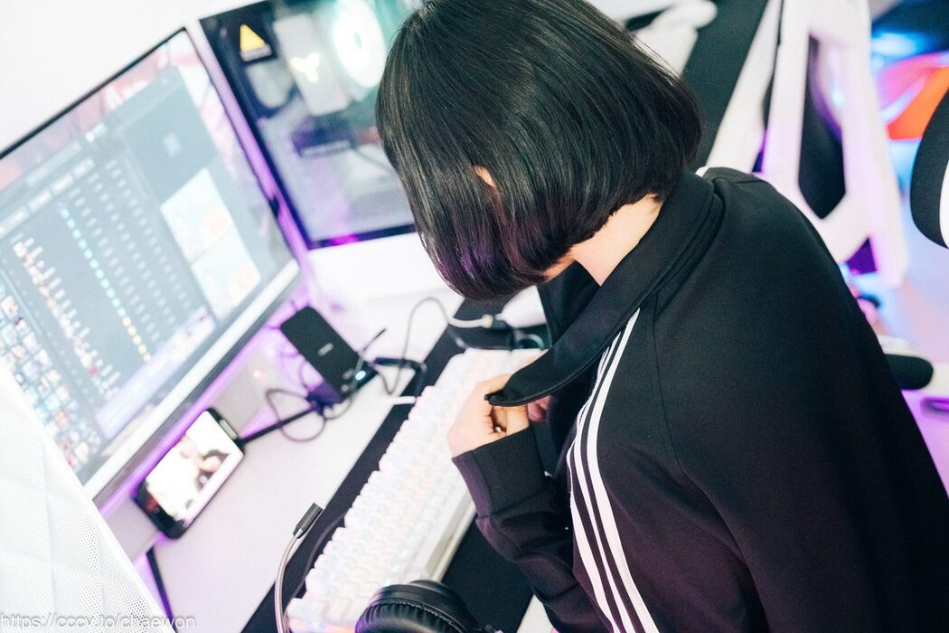 Loozy Zia 지아 – PC Room With SP A