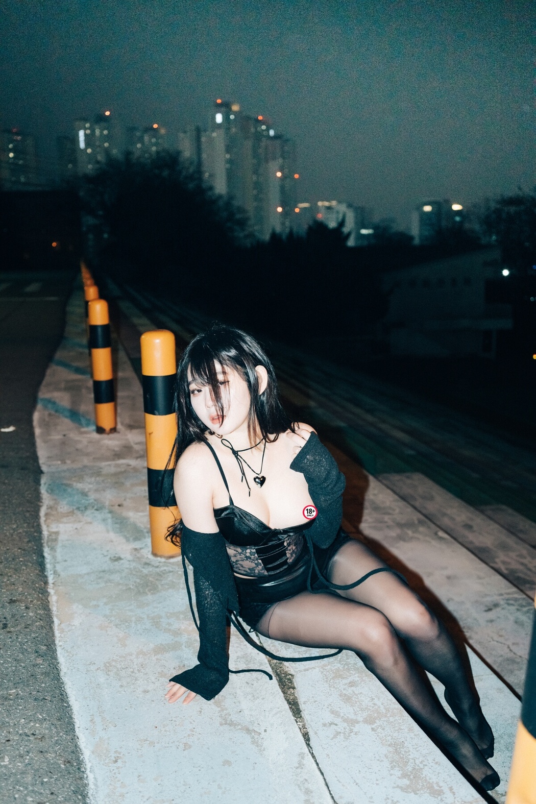 Loozy Zia 지아 – XXX At Night Road A