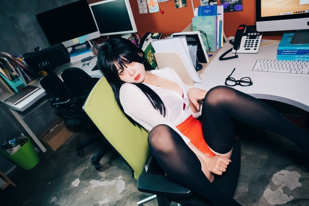 Loozy Zia 지아 – Office slave A