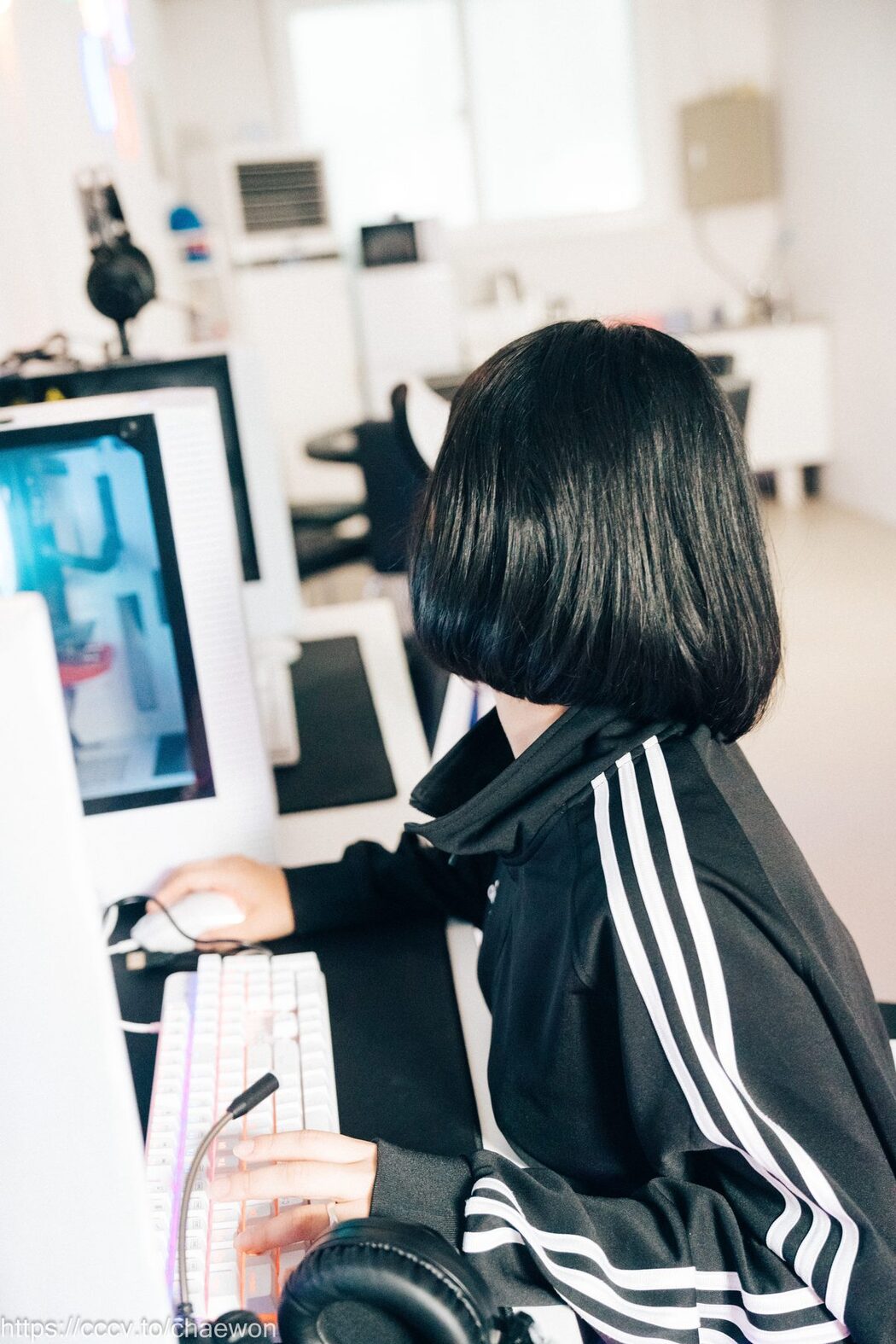 Loozy Zia 지아 – PC Room With SP A