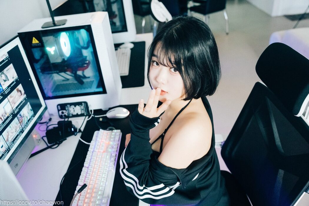 Loozy Zia 지아 – PC Room With SP A