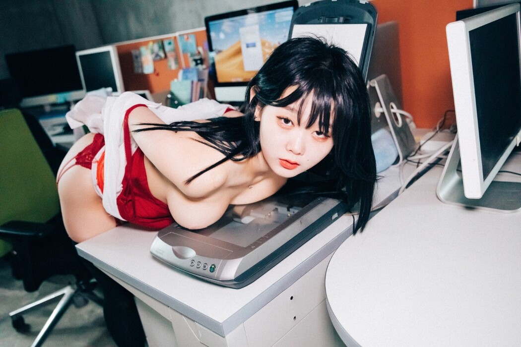 Loozy Zia 지아 – Office slave B