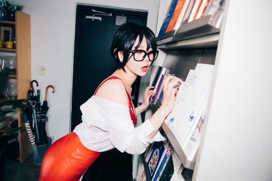 Loozy Zia 지아 – Office slave A