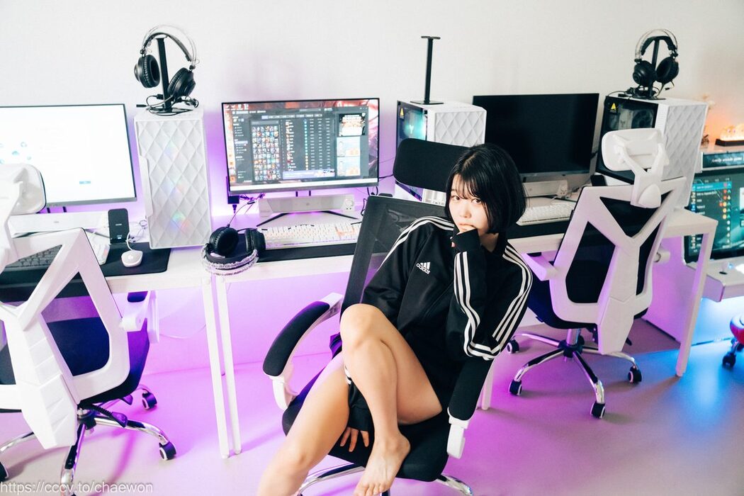 Loozy Zia 지아 – PC Room With SP A