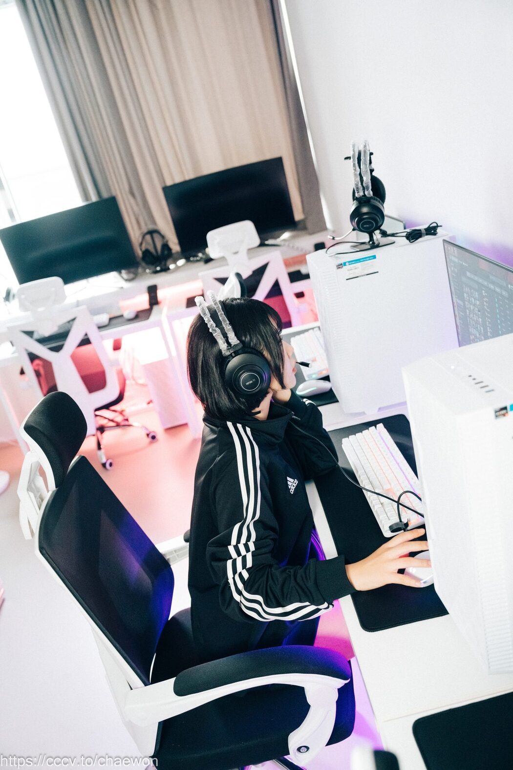 Loozy Zia 지아 – PC Room With SP A