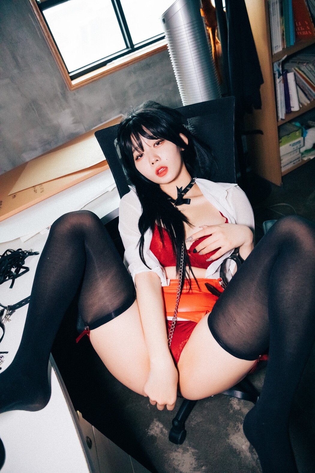 Loozy Zia 지아 – Office slave B