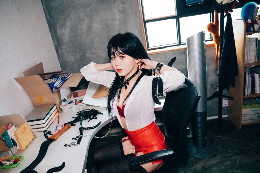 Loozy Zia 지아 – Office slave B