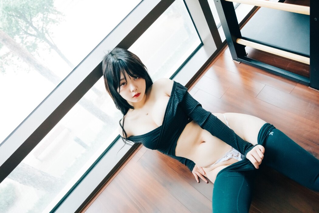 Loozy Zia 지아 – Pilates Instructor Full.Ver B