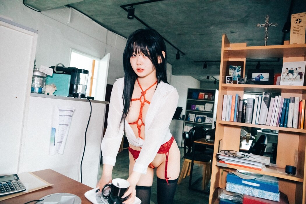 Loozy Zia 지아 – Office slave A