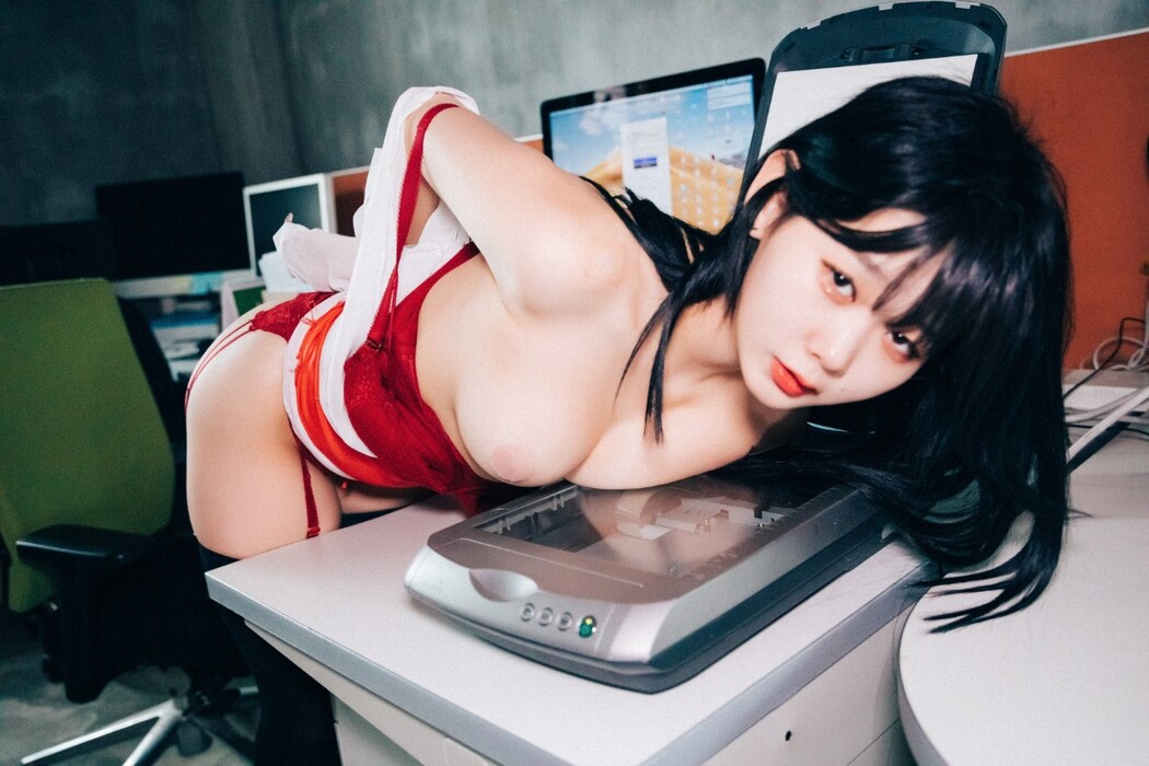 Loozy Zia 지아 – Office slave B