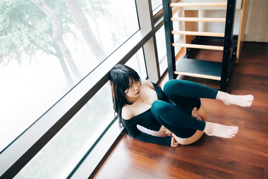 Loozy Zia 지아 – Pilates Instructor Full.Ver B