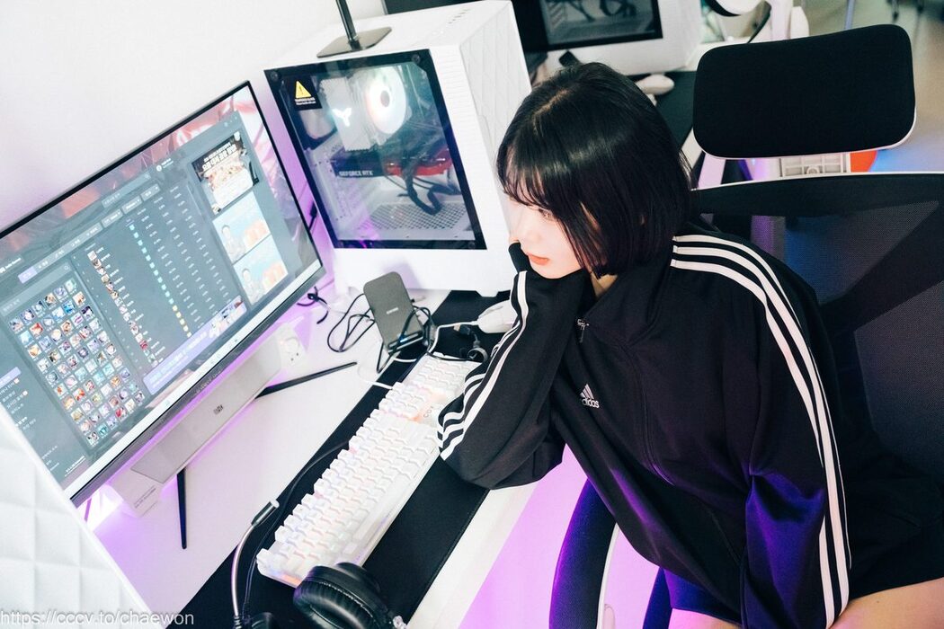 Loozy Zia 지아 – PC Room With SP A