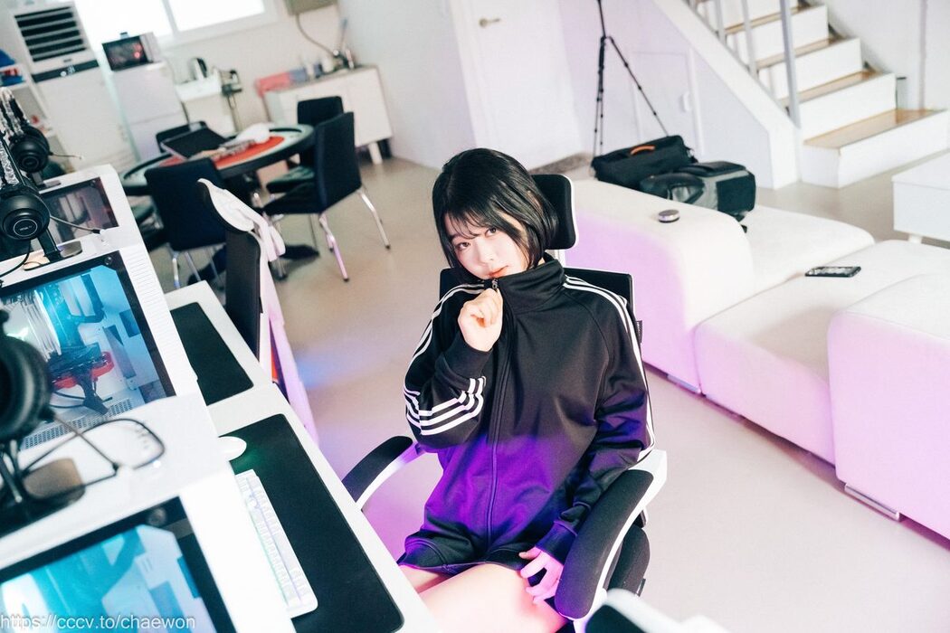 Loozy Zia 지아 – PC Room With SP A