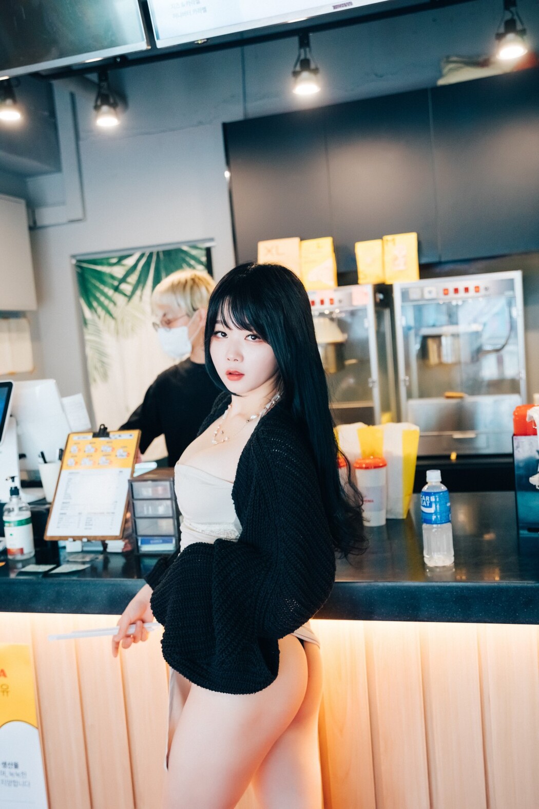 Loozy Zia 지아 – XXX In The Theater
