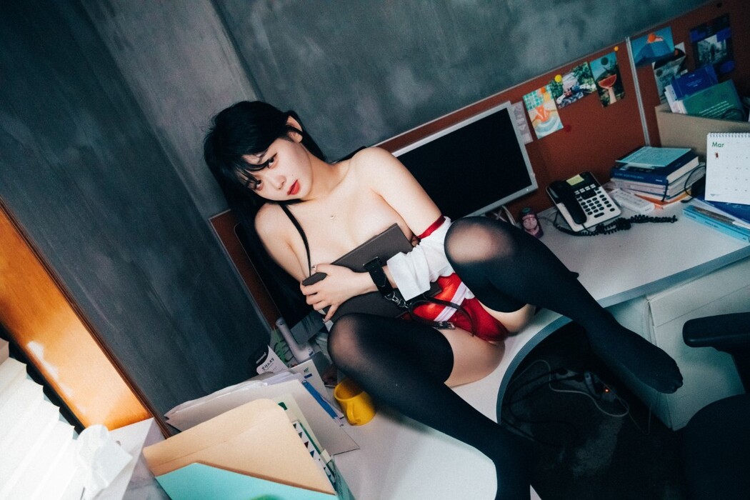 Loozy Zia 지아 – Office slave B