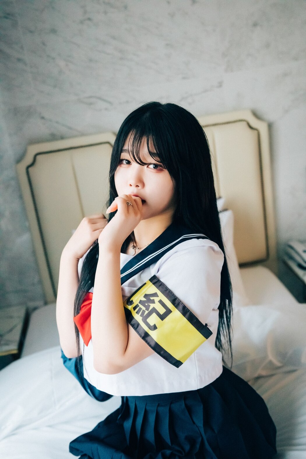 Loozy Zia 지아 – Extra Visible