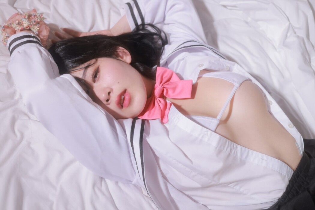Loozy Zia 지아 – Sticky