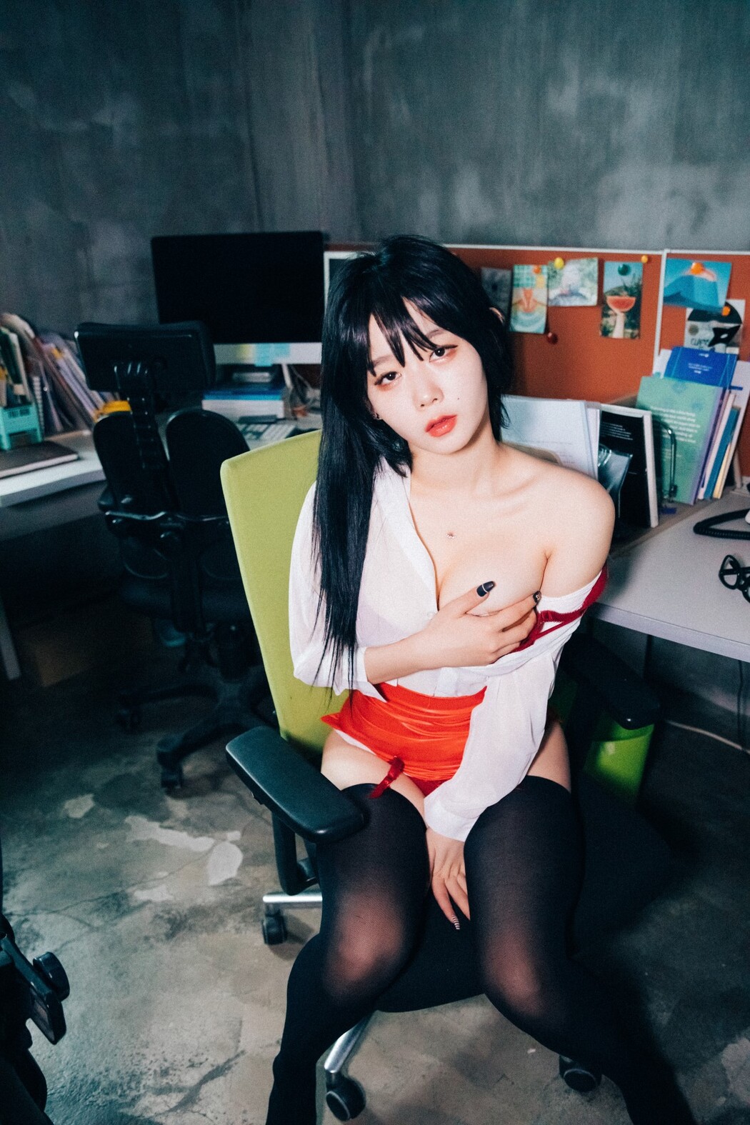 Loozy Zia 지아 – Office slave B