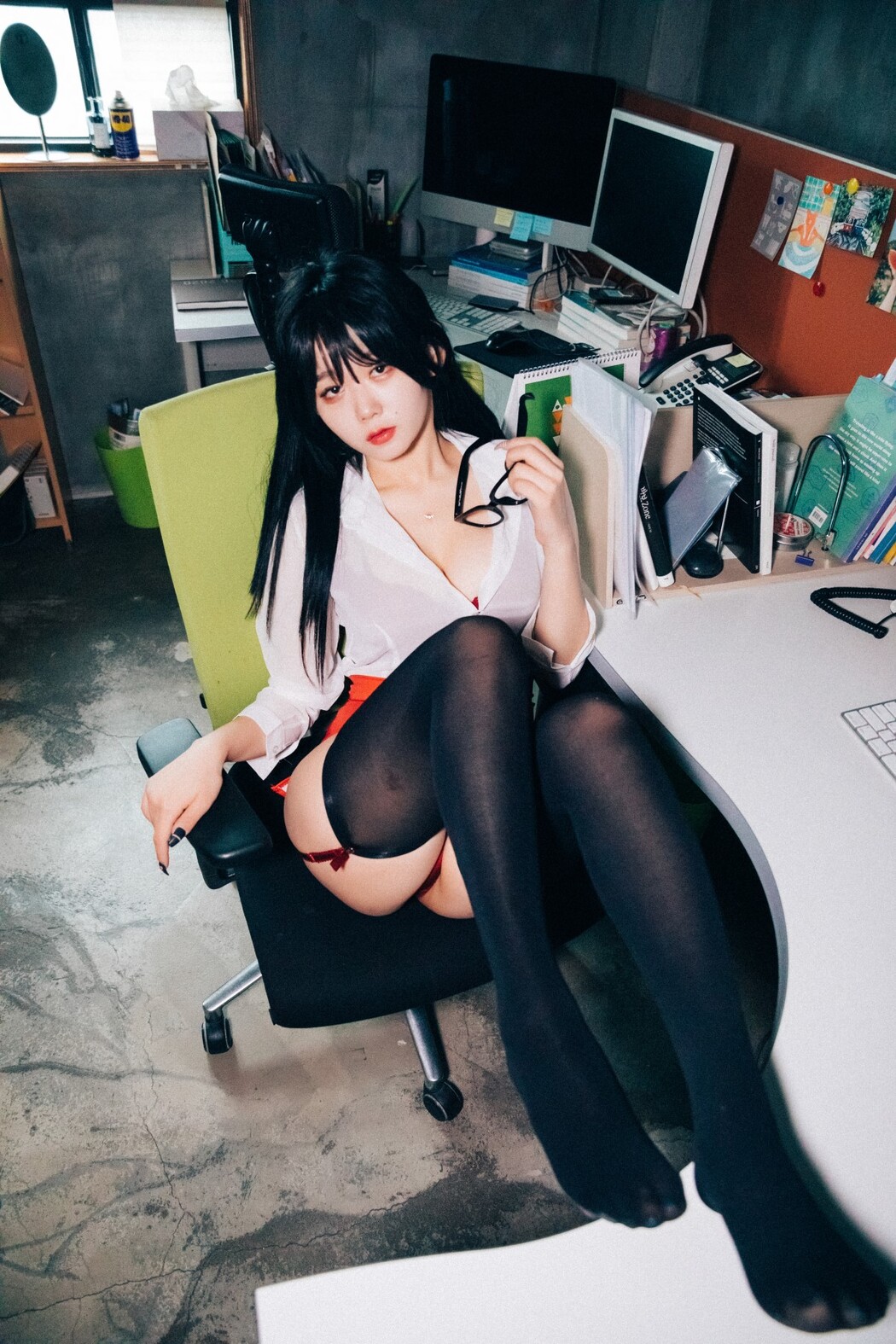 Loozy Zia 지아 – Office slave B