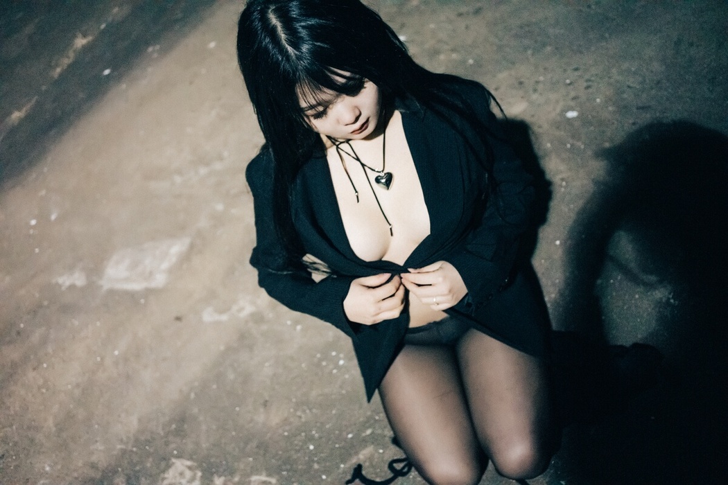 Loozy Zia 지아 – XXX At Night Road B