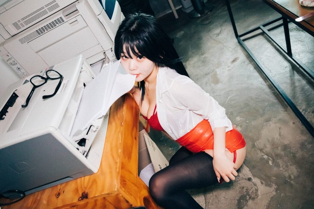 Loozy Zia 지아 – Office slave B