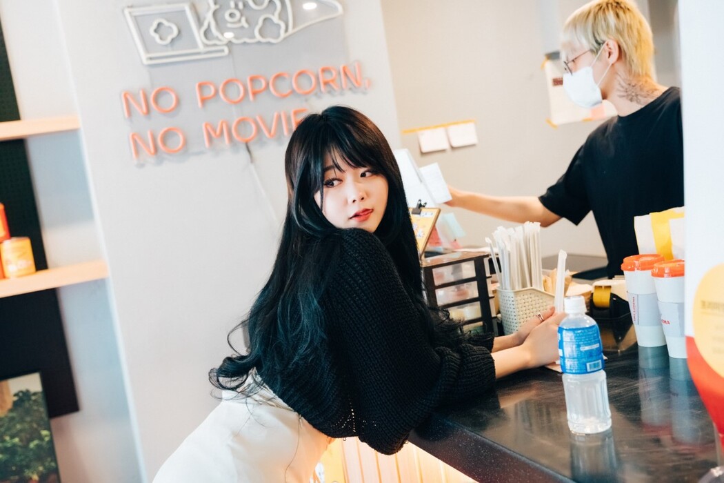 Loozy Zia 지아 – XXX In The Theater