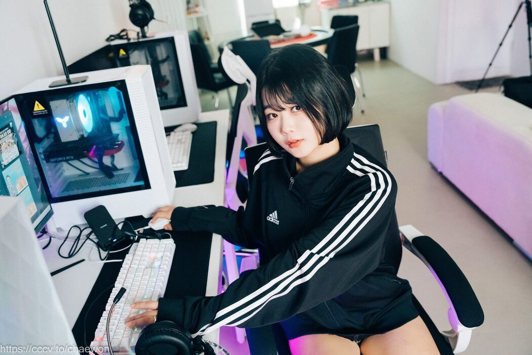 Loozy Zia 지아 – PC Room With SP A