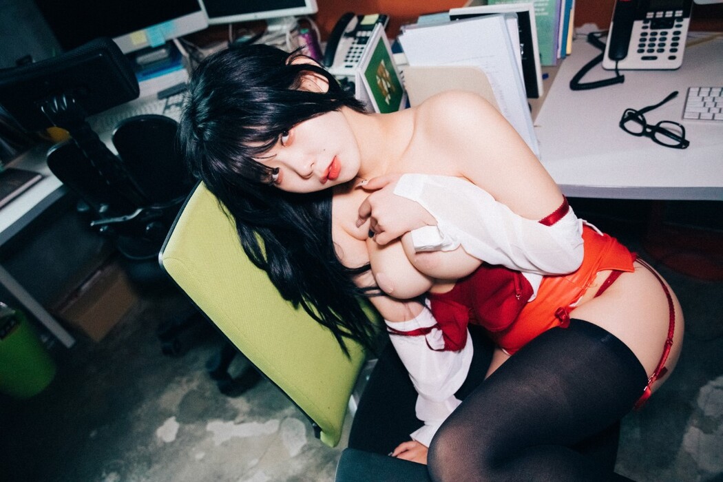 Loozy Zia 지아 – Office slave B