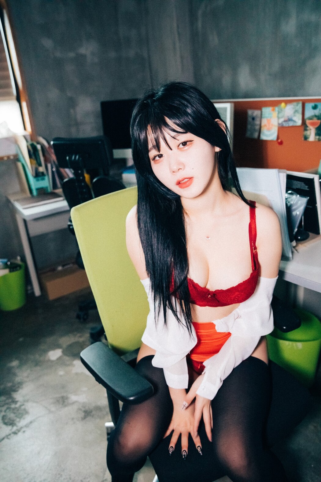 Loozy Zia 지아 – Office slave B