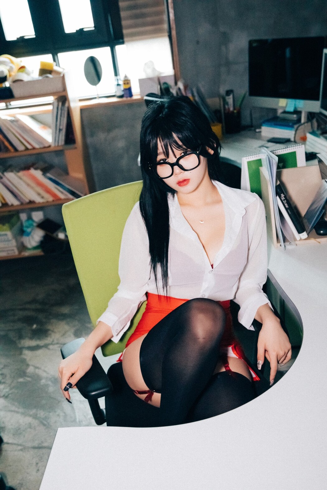 Loozy Zia 지아 – Office slave B