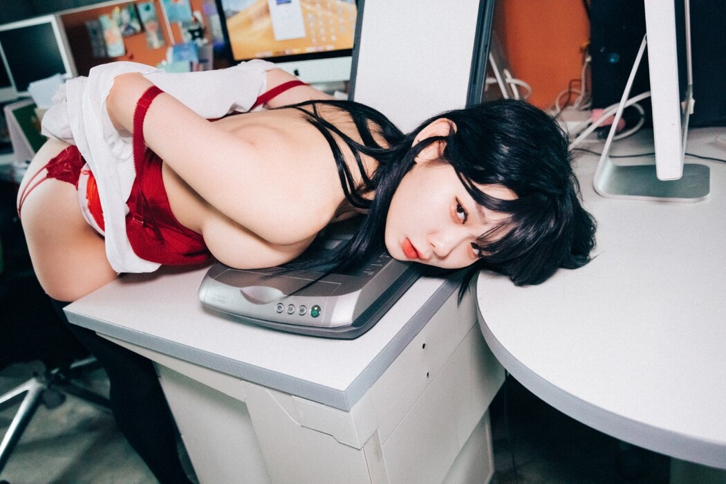 Loozy Zia 지아 – Office slave B