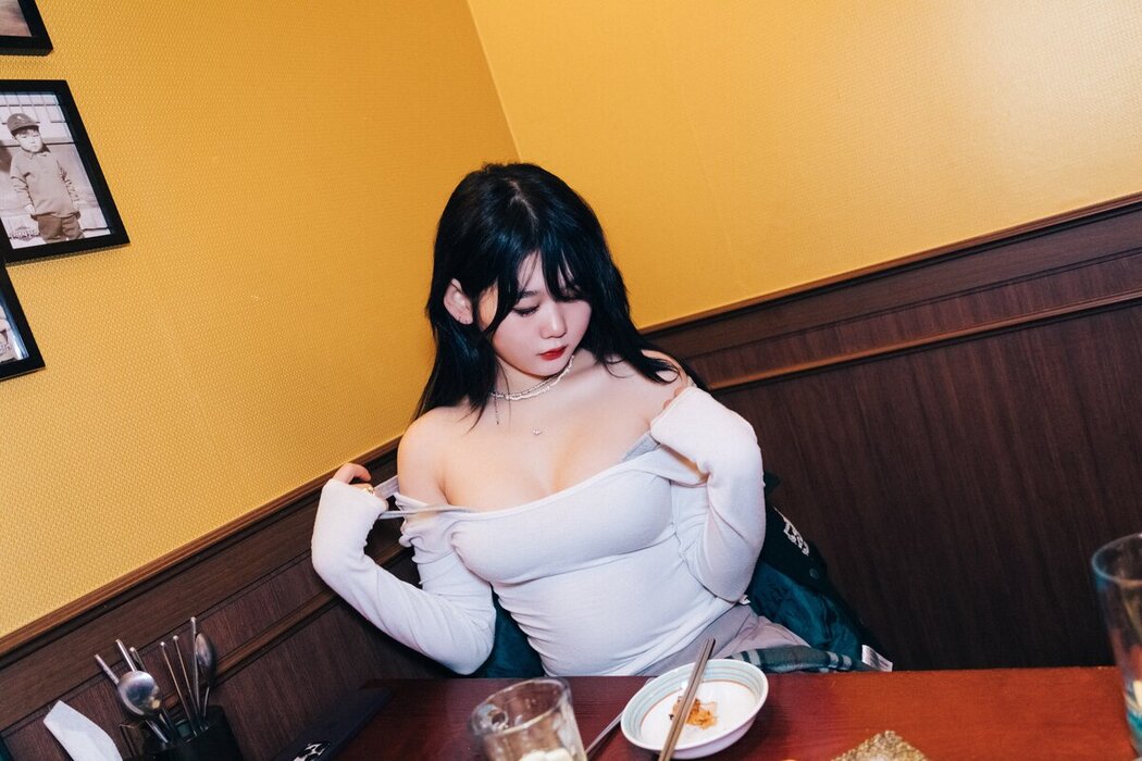 Loozy Zia 지아 – Fan Meeting 02 S.Ver A
