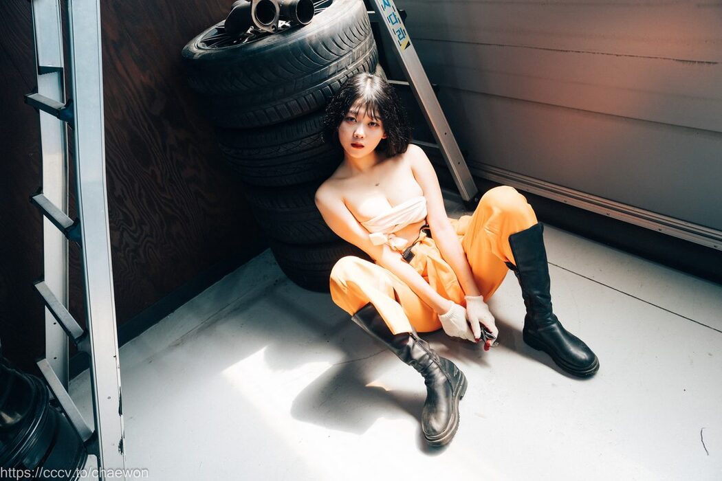 Loozy Zia 지아 – Garage Girl A